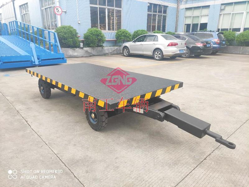 2吨移动牵引乐鱼平台_乐鱼(中国)一站式服务平台 无动力叉车牵引全挂