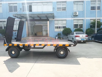 3吨带爬梯工业牵引乐鱼平台_乐鱼(中国)一站式服务平台4I.jpg