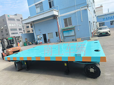 18吨重型乐鱼平台_乐鱼(中国)一站式服务平台 四个转盘工具拖车3I.jpg