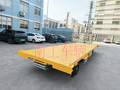 10吨乐鱼平台_乐鱼(中国)一站式服务平台带液压支腿伸缩梯工具车5I.jpg